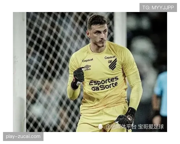 卡森退役引热议：冠军门将的无声守护与足球精神的象征