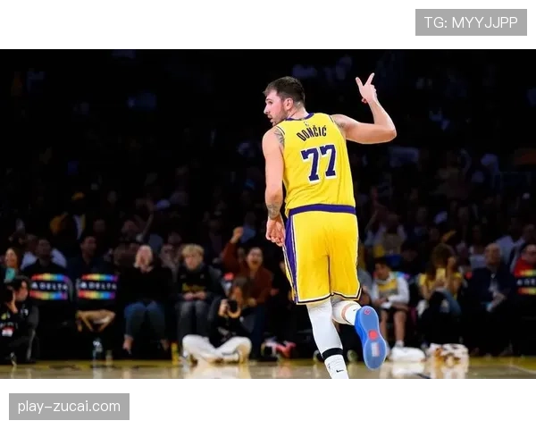 独行侠东契奇35分11助攻难救主，湖人第二节战术调整成转折点